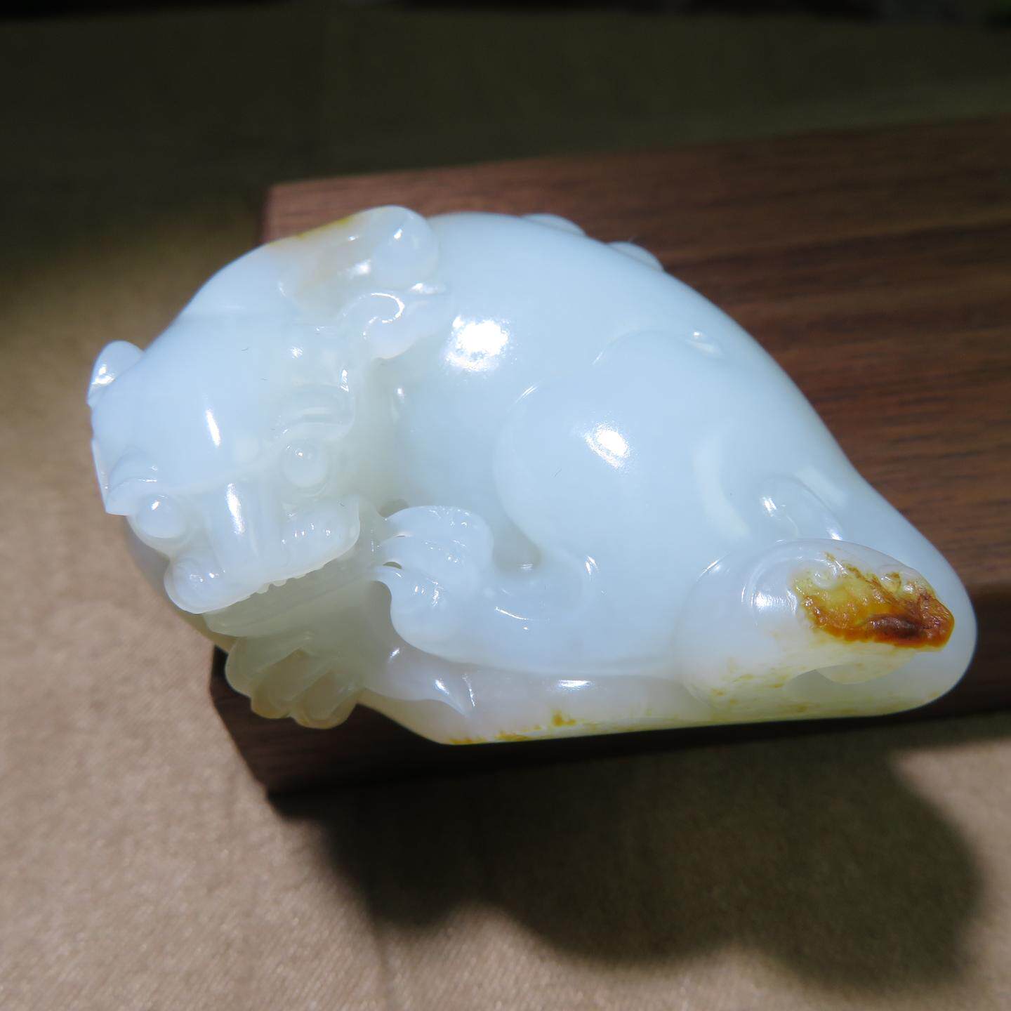 新疆和田玉红金皮白玉籽料貔貅手把件 天然玉石把玩件