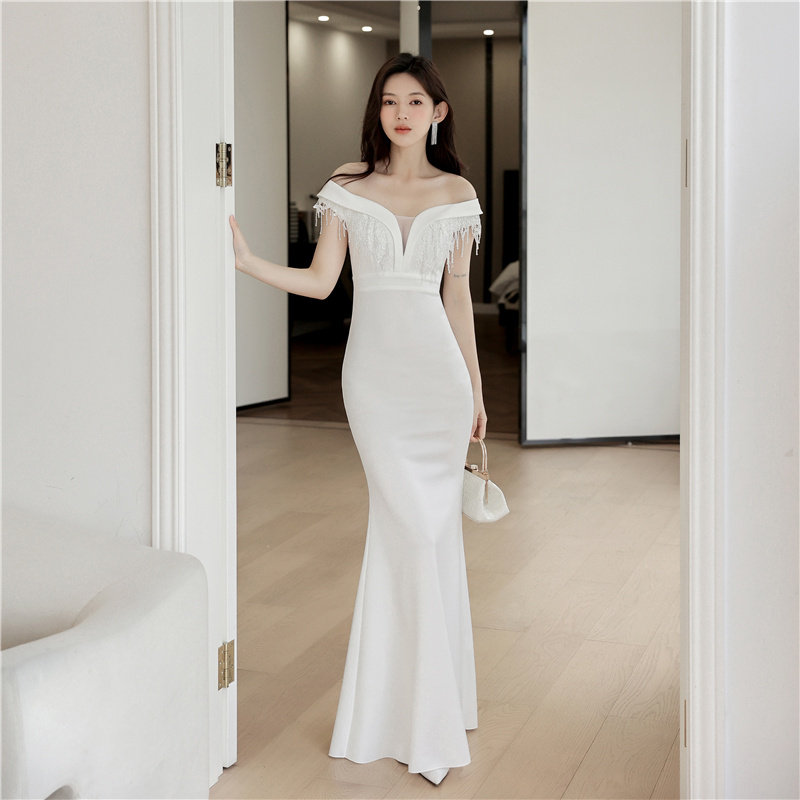 白色晚礼服流苏质感结婚主持人宴会一字肩鱼尾重工显瘦气质连衣裙