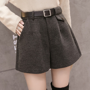 2025新款秋冬季加厚毛呢配靴子的短裤女外穿高腰宽松a字打底裤子