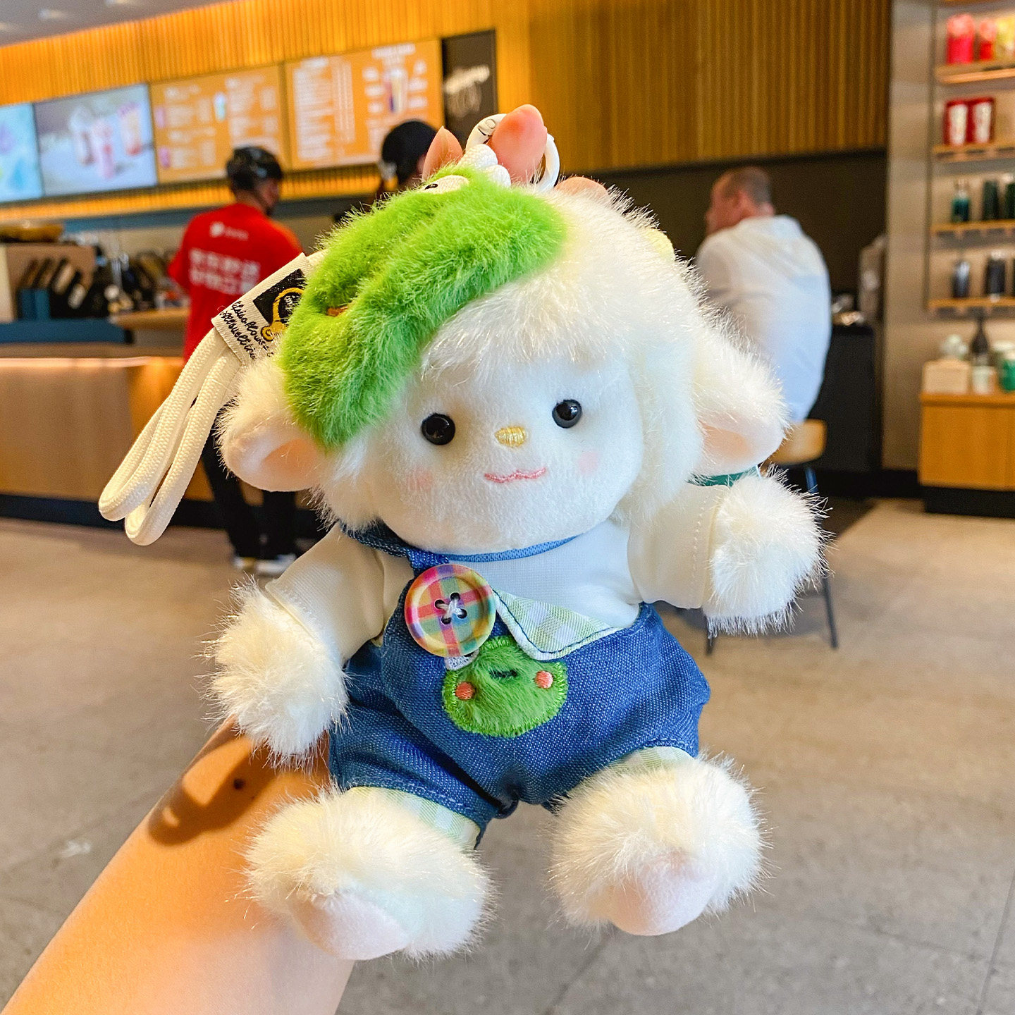 2026年新款爱运动小羊毛绒钥匙扣图片