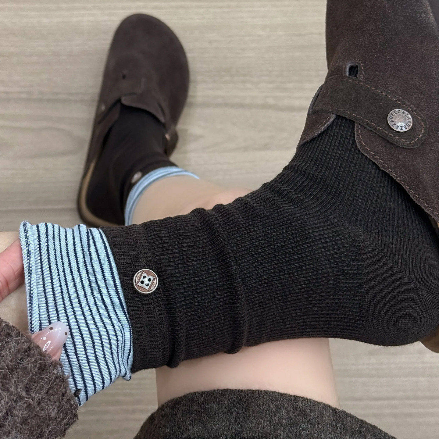 韩版袜子女韩系慵懒感纽扣条纹中筒袜春秋季棉袜卷边ins潮长筒袜