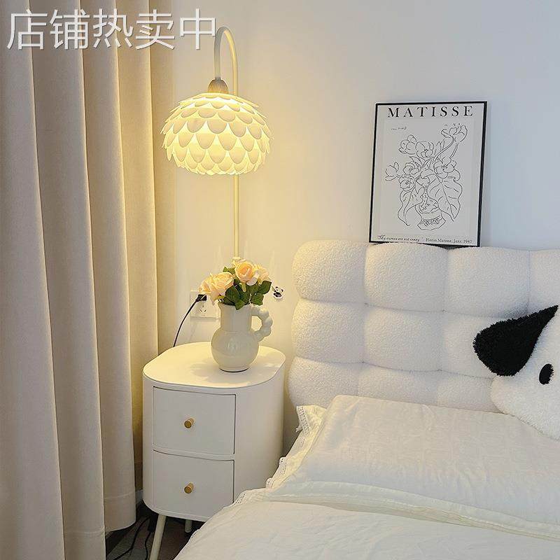 2024新款床头柜一体落地灯卧室设计感简约现代奶油风客厅沙发台灯