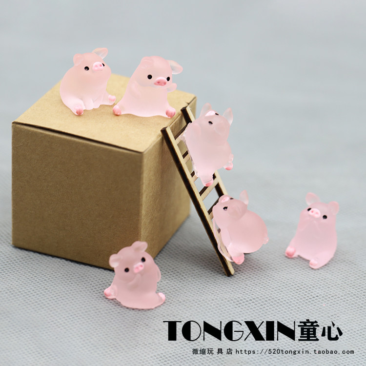 可爱迷你版超小号树脂公仔卡通小猪爬楼梯微景观创意模型摆件玩具
