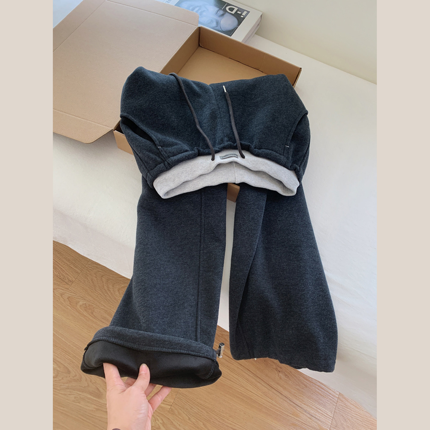 深灰色加绒加厚休闲运动卫裤女款阔腿裤2025新款秋冬裤子宽松长裤