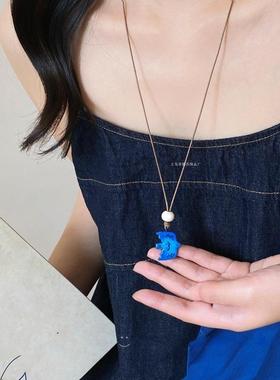 简约时尚渐变燕子吊坠项链女2025新款爆款设计小众长款毛衣链配饰