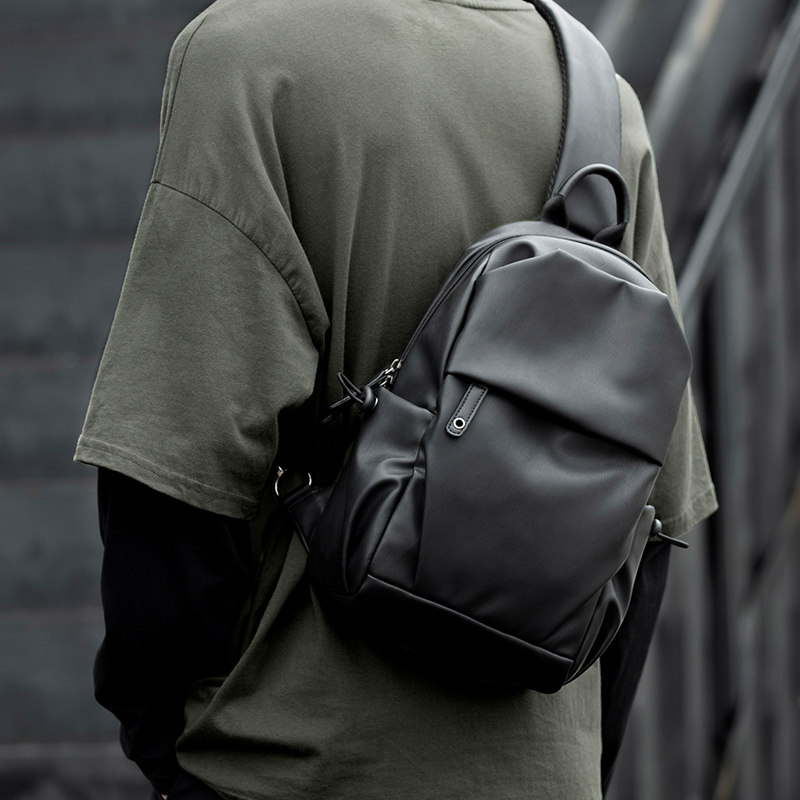 皮质斜挎包学生轻便单肩包男包