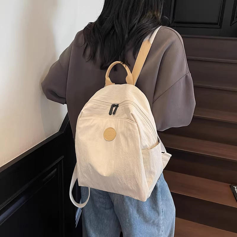 日本高颜值女士外出双肩包旅游轻便登山包通勤上班小背包学生书包