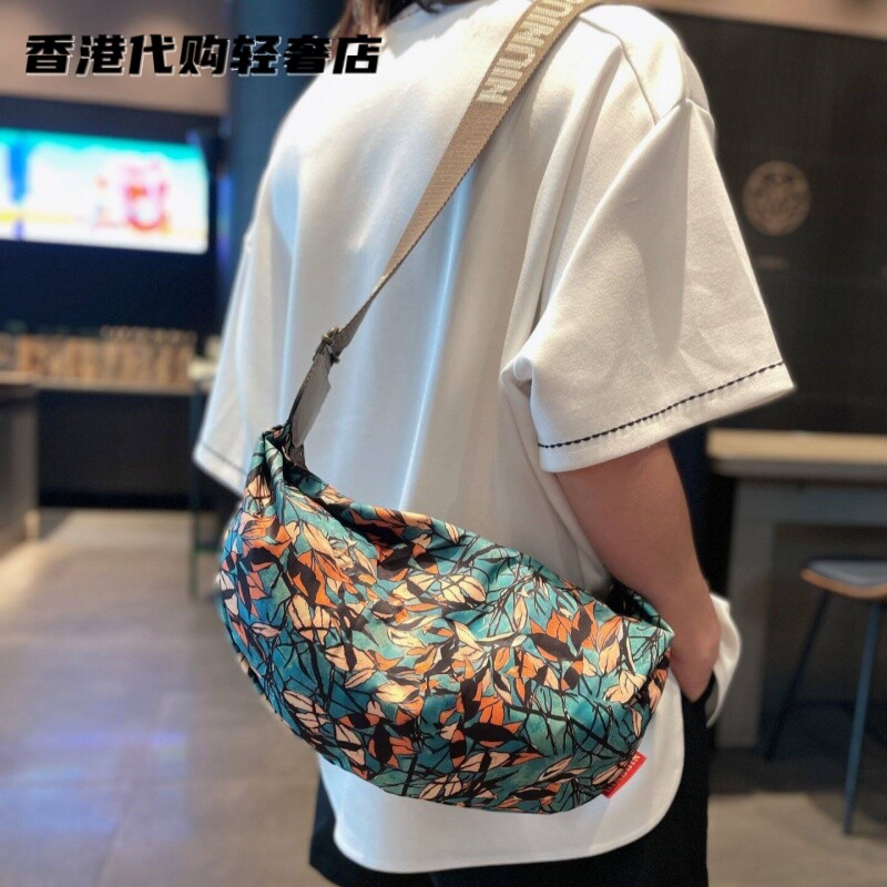 法国ZAMP新款印花饺子包腰包女士大容量斜挎包休闲轻便旅游外出包