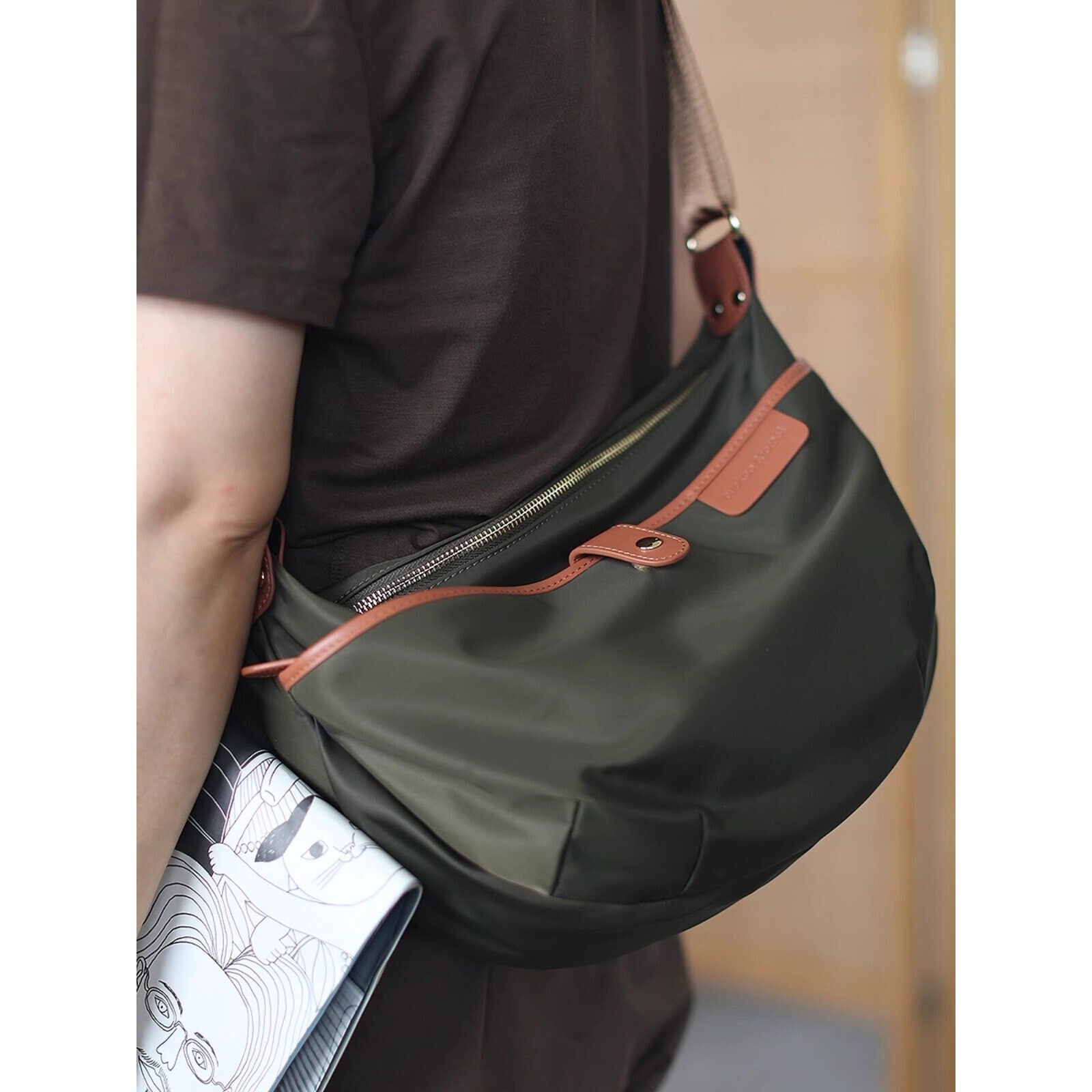 法国MlcanIKans高级感女士包包2024新款潮流牛津纺单肩包斜挎包男