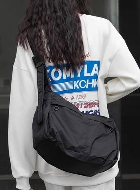 法国Colorin Kite慵懒风饺子包简约休闲运动风尼龙防水单肩斜挎包