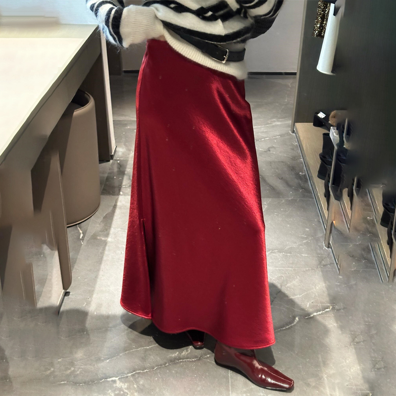 高端定制红色斜裁缎面半身裙女2025冬季新款加厚绒松紧腰A字裙子