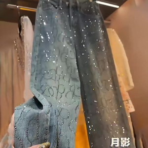 欧货重工浅色大码厚款烫钻牛仔裤女2024年冬季新款时髦阔腿直筒裤