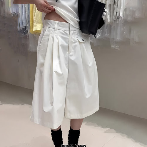 白色宽松时尚感压褶设计七分裤女