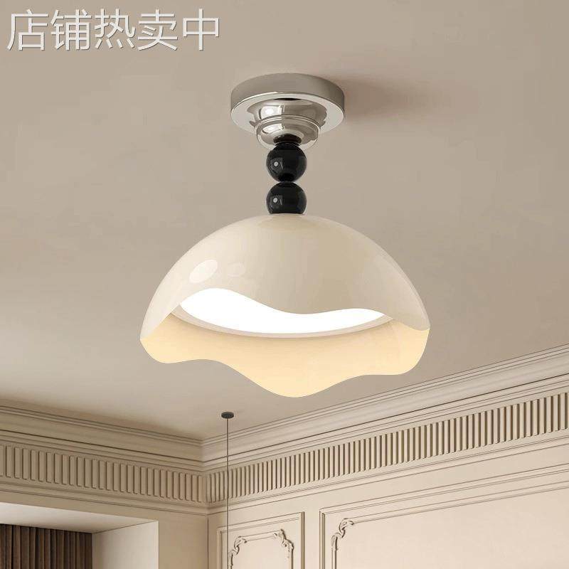 中古风吸顶灯2024新款设计师创意蛋壳灯奶油风温馨少女卧室房间灯