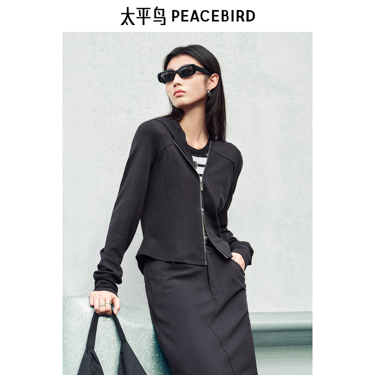 太平鸟女装25年羊毛混纺修身时髦外搭连帽卫衣外套A1CRF1442