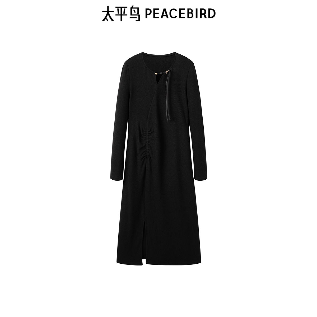 太平鸟冬季新中式国风盘扣个性褶皱针织连衣裙A1FAE4342