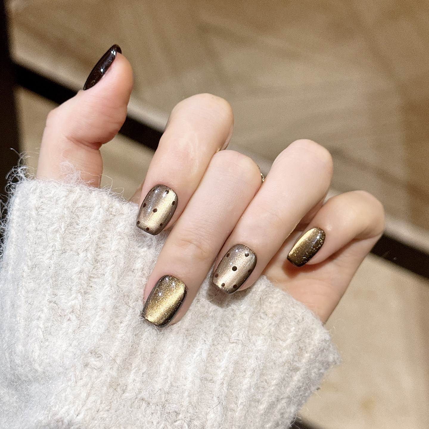 秋冬氛围感穿戴甲棕色波点猫眼显白2025新款假指甲贴片可拆卸美甲
