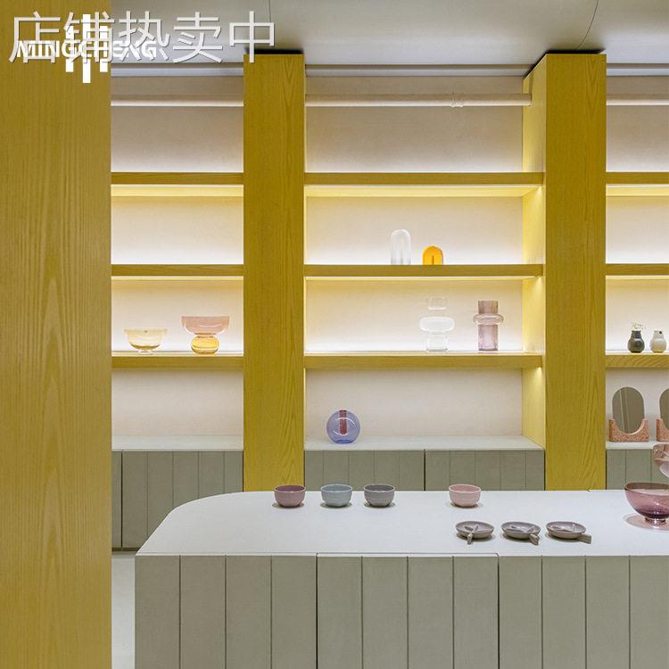 精品商店展示柜定制木纹生活用品靠墙中岛柜多层日用品陈列道具柜
