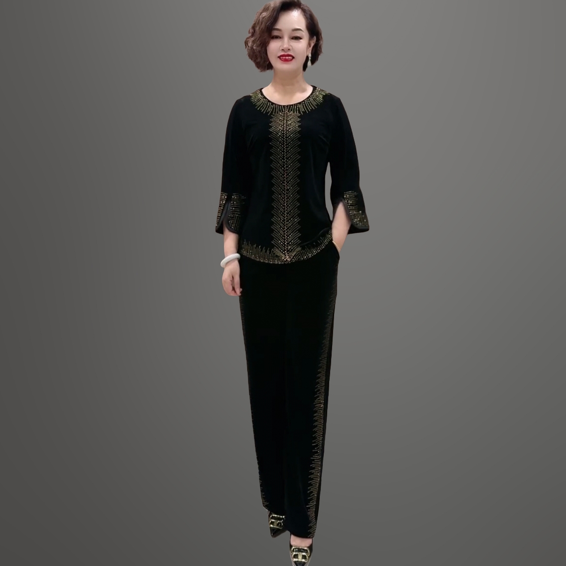 胖妈妈春秋新款金丝绒套装加肥大码中老年女九分袖宽松运动两件套