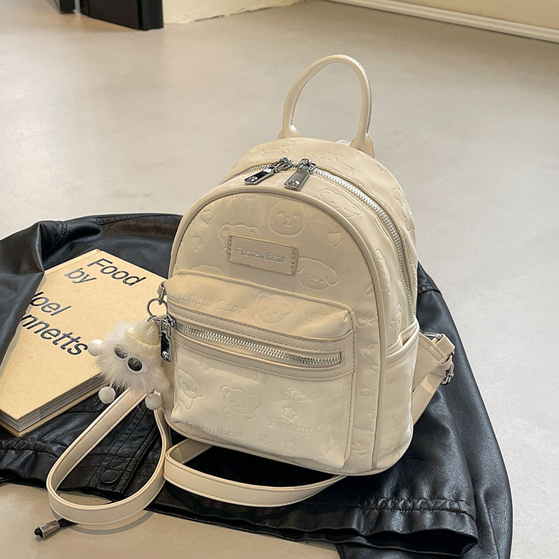 旅游旅行小包包女2025新款洋气百搭学生双肩包上班外出后背包女生
