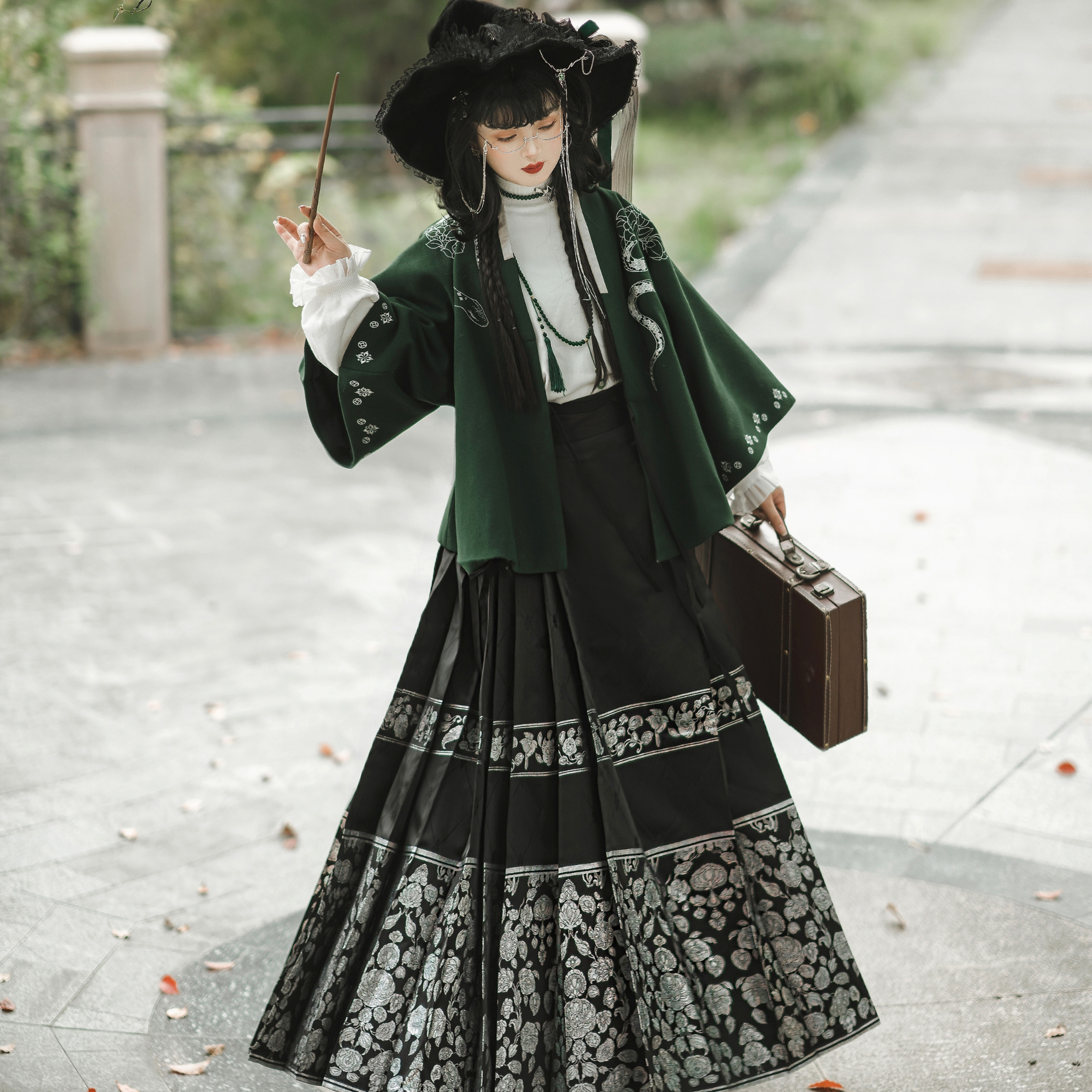 蛇年新年服明制汉服刺绣毛呢袄裙