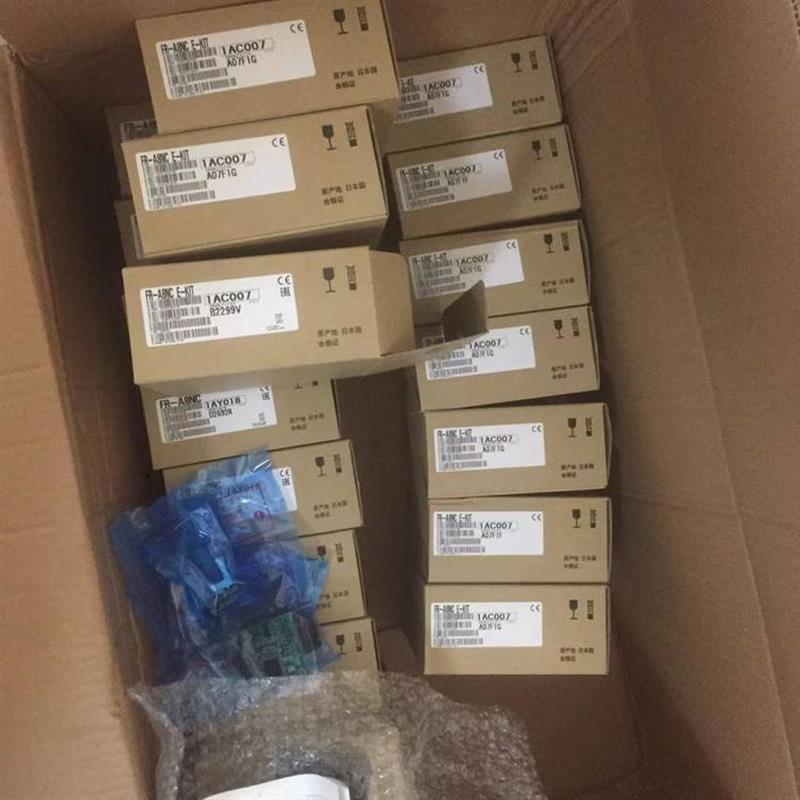 现货***原装三菱模块FX3U-4AD DA 2HC 16CCL-M 1PG 64CCL 4LC