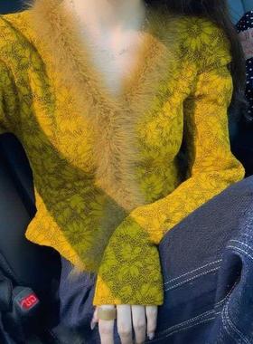 2026秋冬新款法式黄色v领加绒加厚蕾丝打底衫女内搭毛绒拼接显瘦