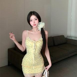 2025新款 系帶木耳邊黃色碎花吊帶連衣裙子女夏季 新款 海邊度假 韓版