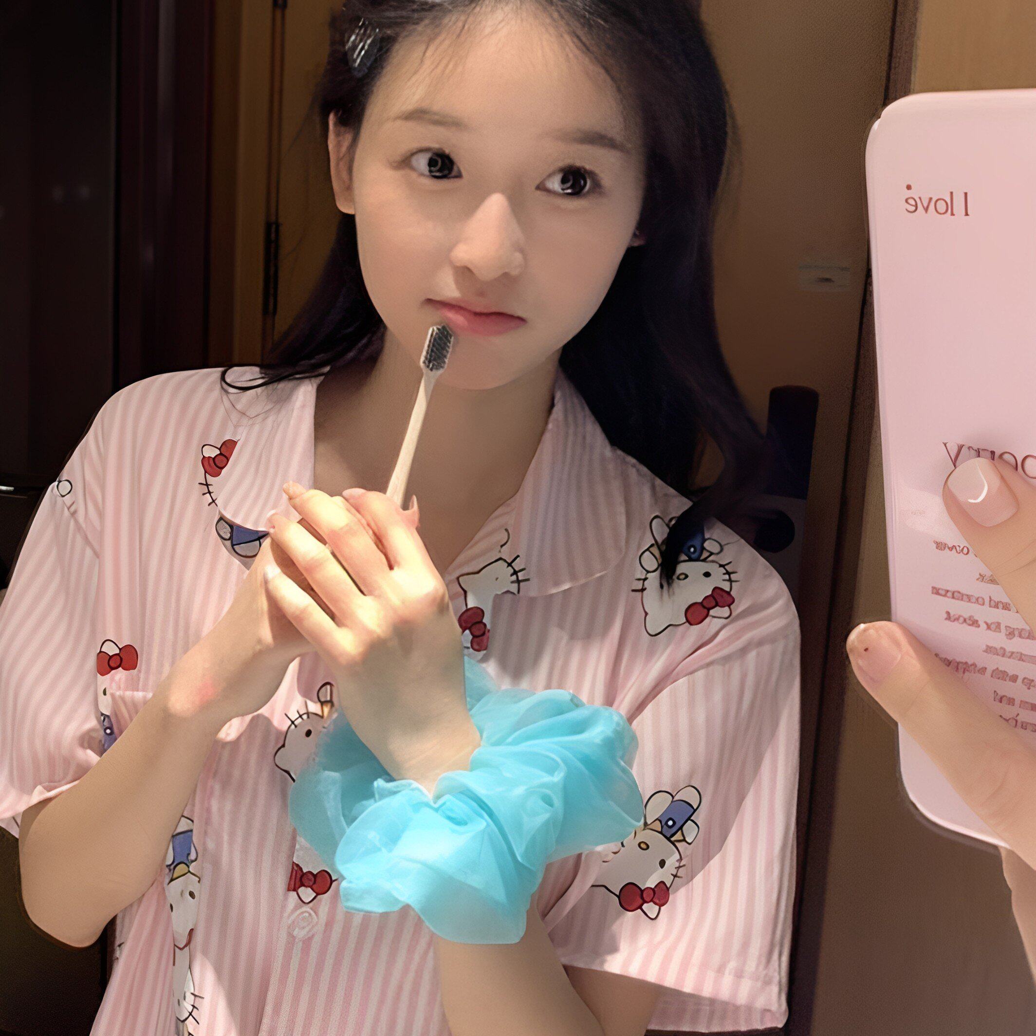 甜美粉色KT猫条纹睡衣女