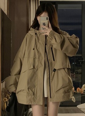 美式情侣冲锋衣外套男女2025春秋新款宽松大码中长款休闲工装风衣