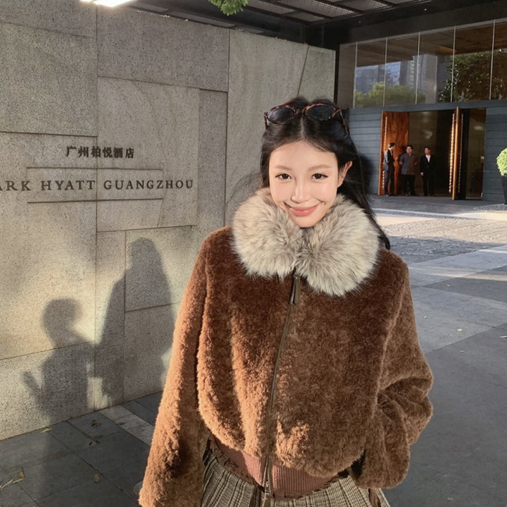 一善家设计感翻领拼接环保毛领宽松加厚保暖毛茸茸短外套A20051