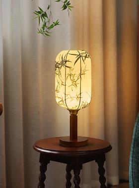 Its a French-recorded bed-head lamp with a silent windy lib