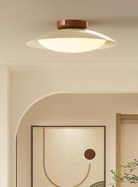 In the old French middle-class passageway, the butter-dry be