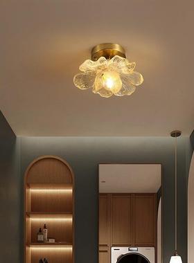 The French pavilion cross-lighted with butter and butter, an