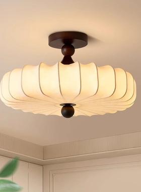 The French medium-winded wood bedrooms suck on the dome of t