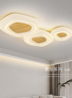 The Woodwind living room smokes a modern light-free cream wi