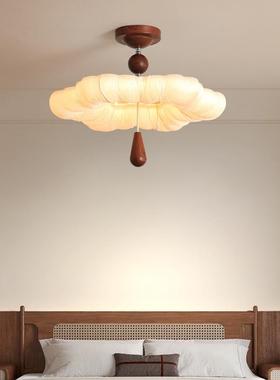 The dome in the middle wind master bedroom, the French pumpk