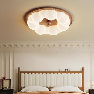 puri childrens full French spectrum cream light The room