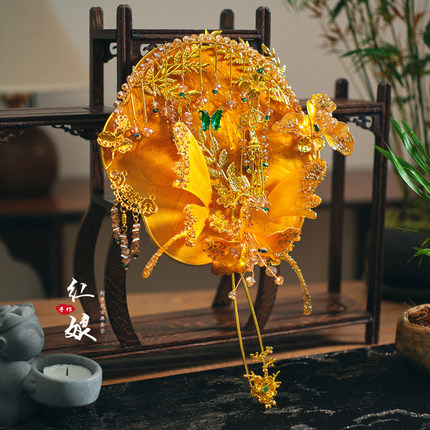 新款重工金色花朵蝴蝶流苏立体流苏团扇新娘高级感中式头饰扇子