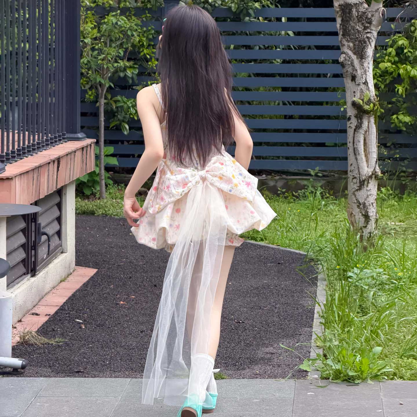 女童碎花吊带裙花苞裤套装2026夏蝴蝶结网纱拖尾公主裙生日礼服裙