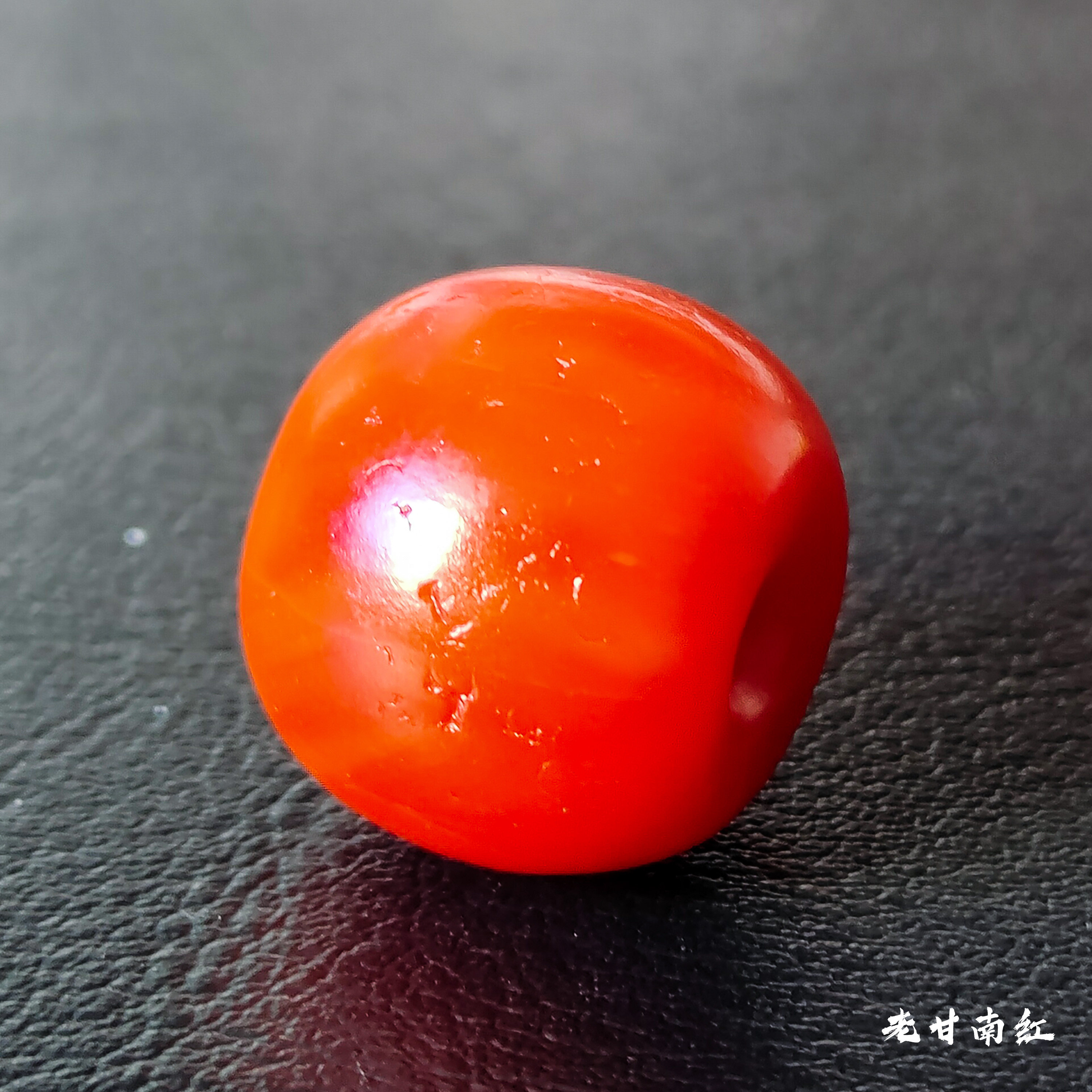 藏传天然原矿老甘南红单株精品苹果园满色满肉文玩吊坠20*16.9mm