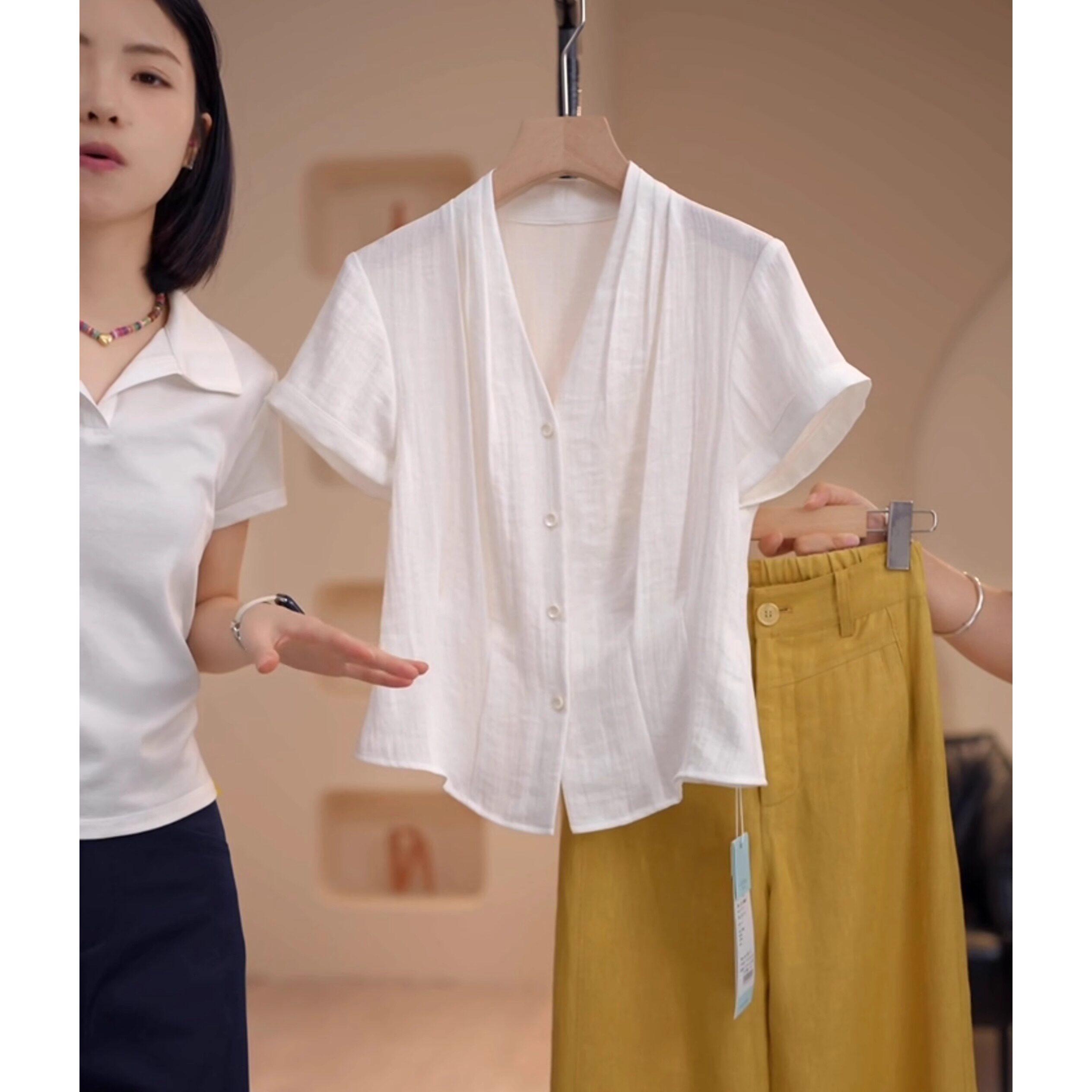 白色棉麻短袖衬衫女夏季薄款2026新款气质时尚百搭宽松显瘦上衣女
