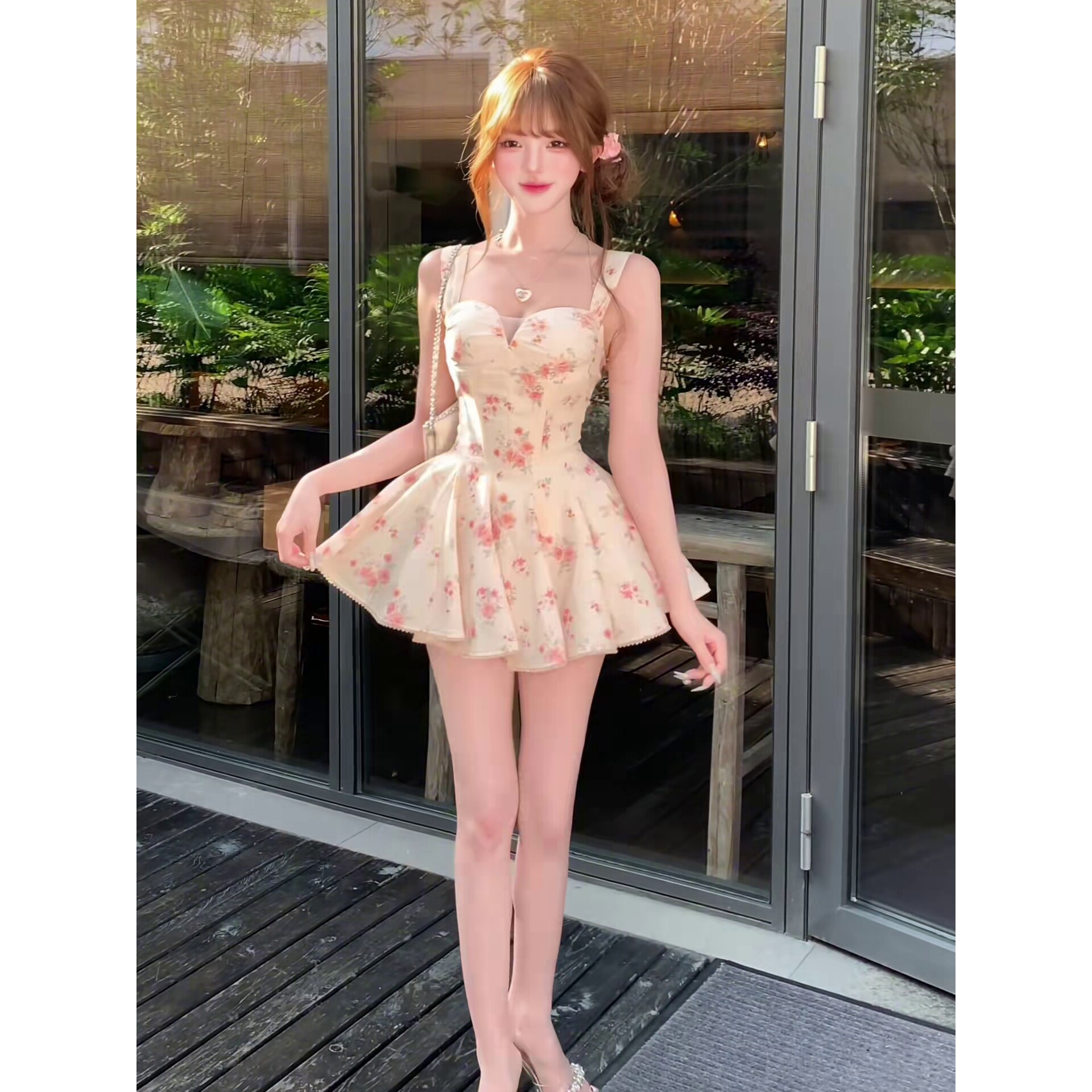 在逃公主甜妹碎花吊带收腰蓬蓬连衣裙小个子遮肉度假约会温柔仙气