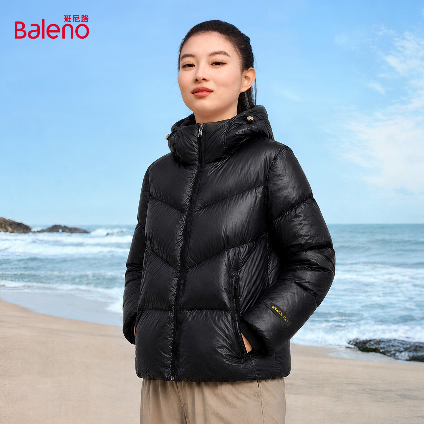 班尼路短款羽绒服女装黑金连帽保暖短款黑色面包服秋冬外套轻暖