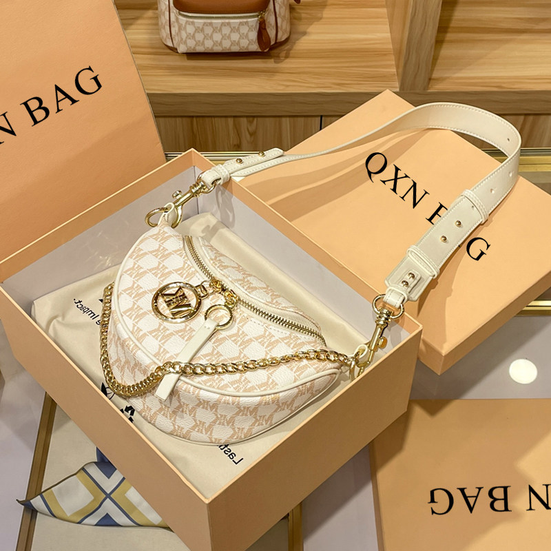 胸包斜挎小包包女夏百搭2021新款潮秋冬小众ins高级感链条水饺包