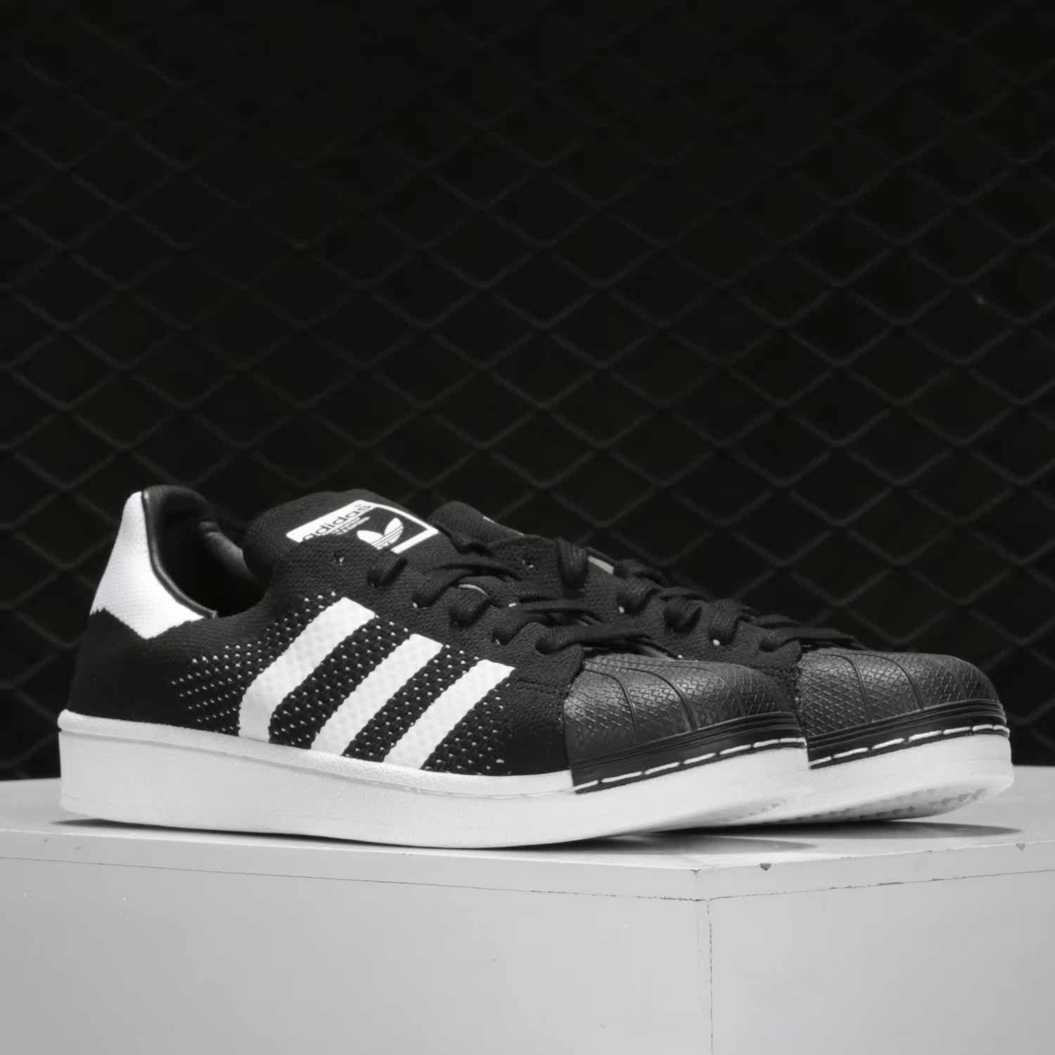 Adidas/阿迪达斯正品  秋季 新款男女透气运动休闲板鞋 BY8706