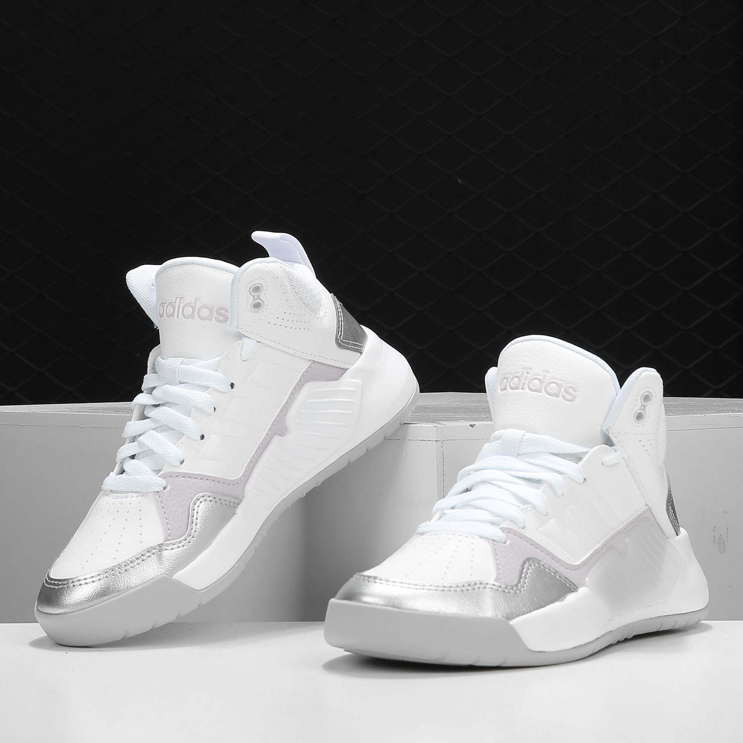 ADIDAS新款高帮运动鞋