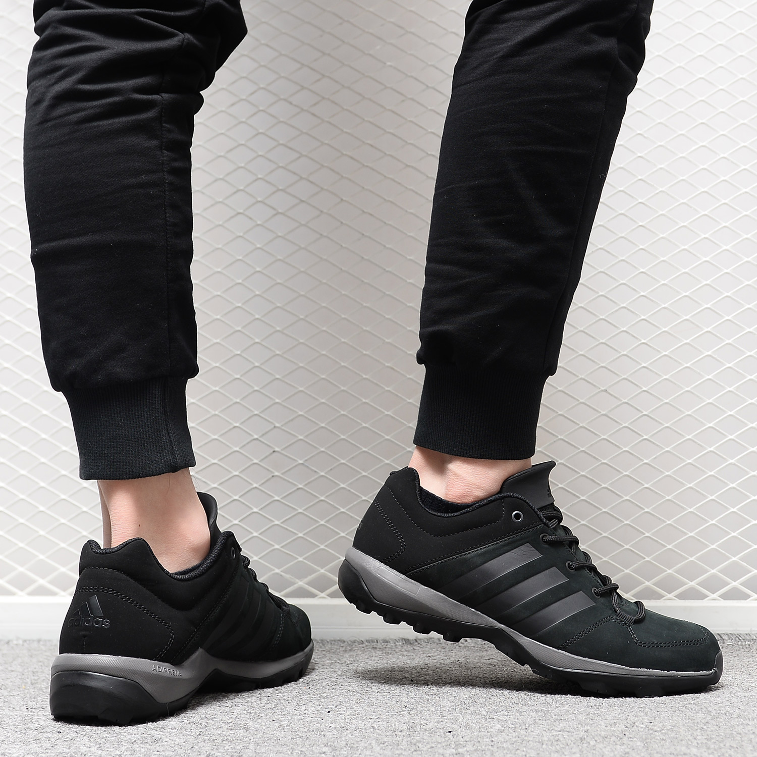 阿迪达斯男女舒适休闲运动鞋