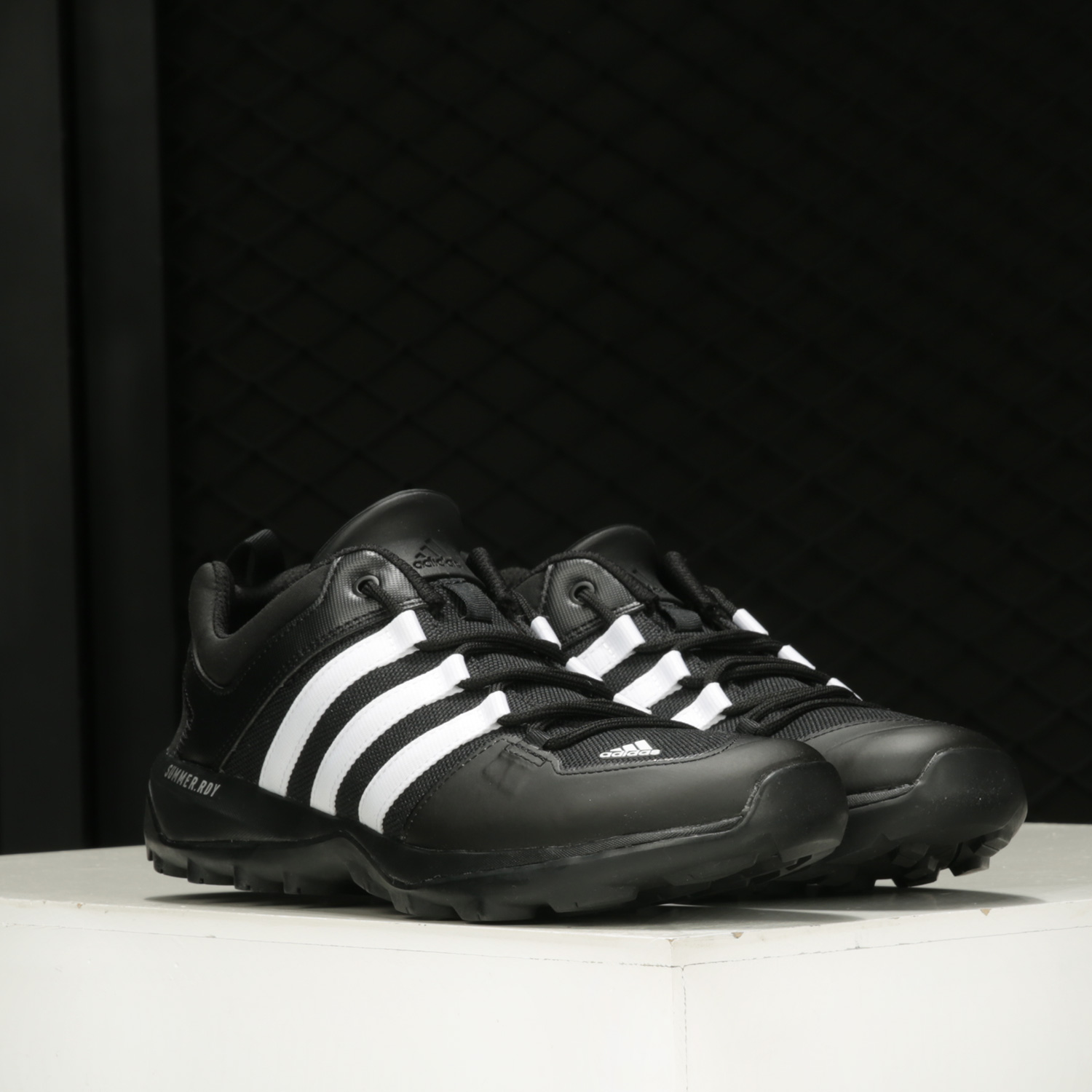 阿迪达斯男女舒适休闲运动鞋