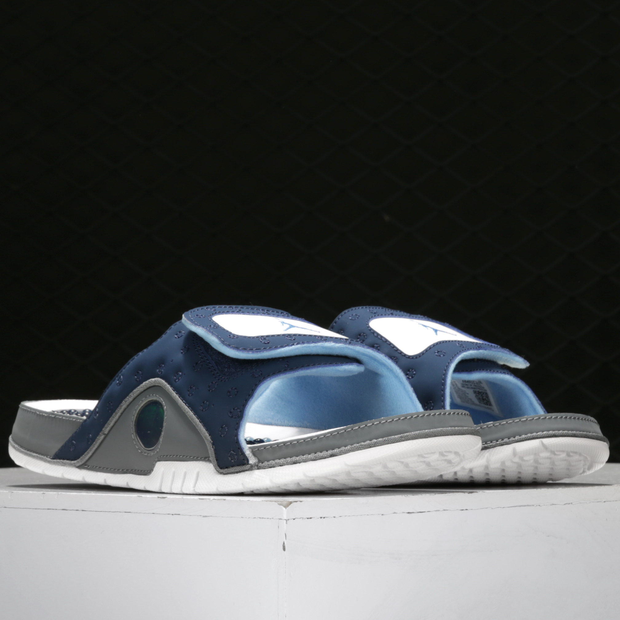 Nike/耐克正品 AIR JORDAN AJ13 男子运动休闲篮球拖鞋  684915